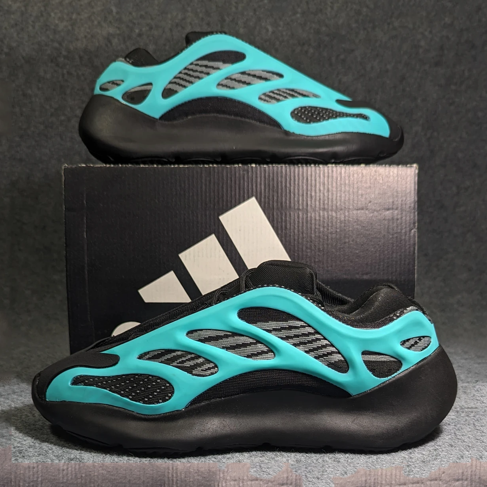 YEEZY Rubber Compound BOOST 700 V3 Shoes For Men - Black and Cyan - WYB7C